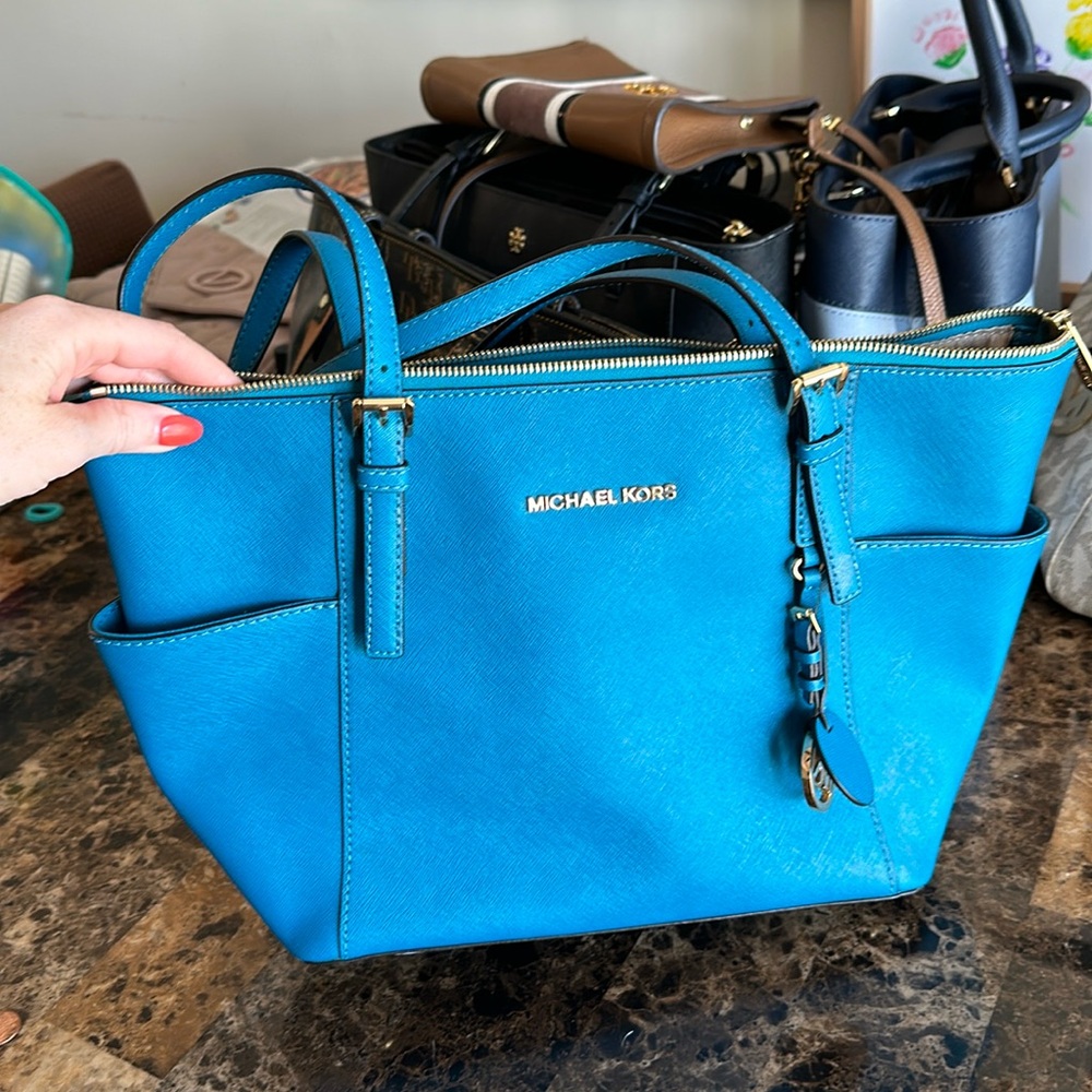 Michael kors aqua tote